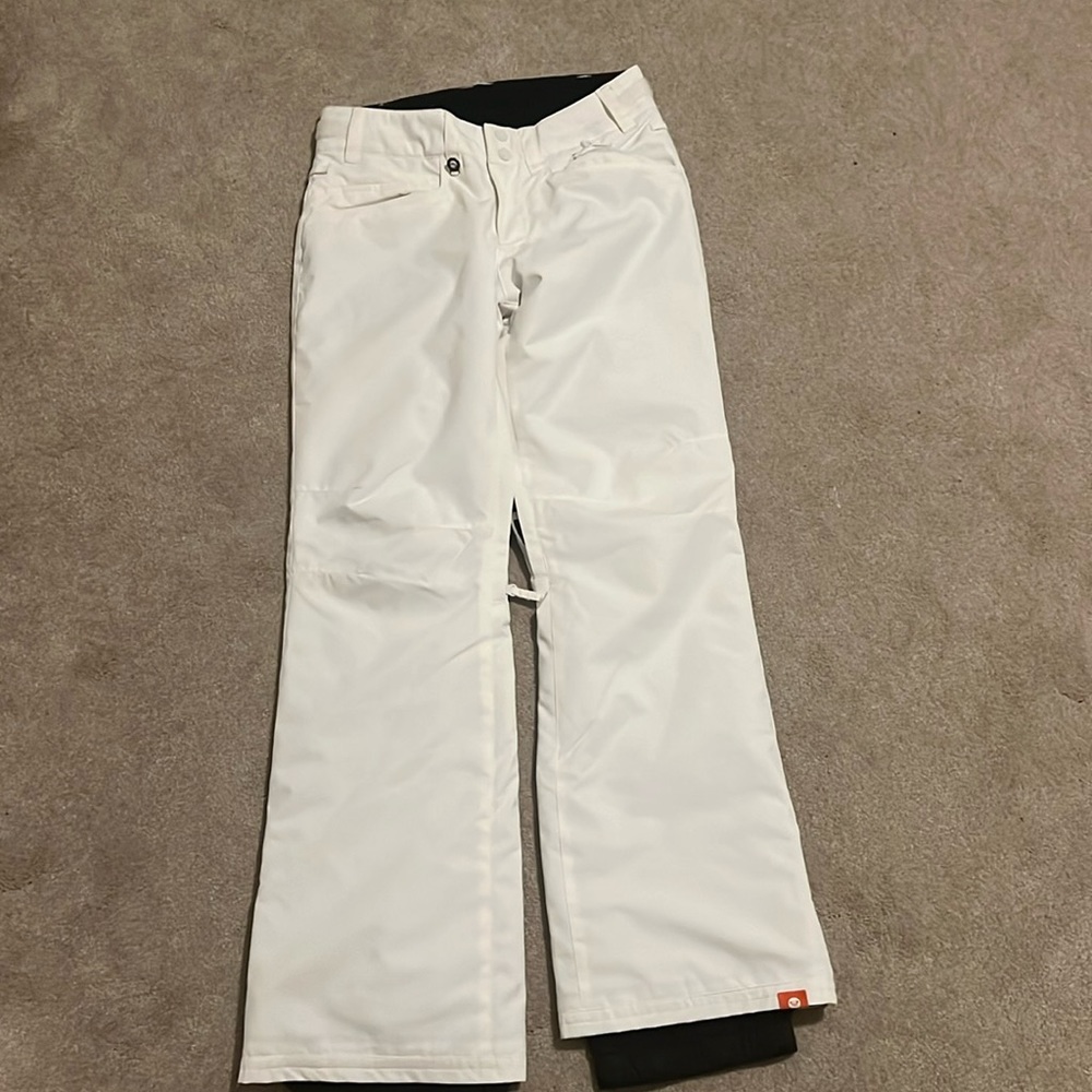 COPY - White Roxy snow pants in new condition.